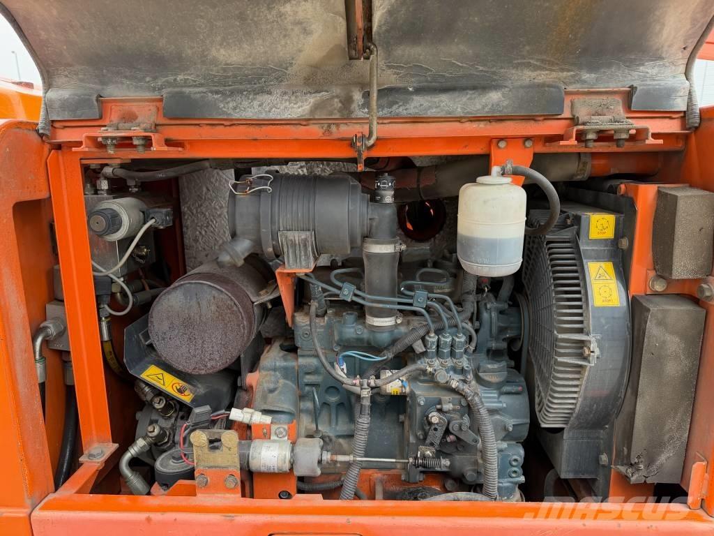 Hitachi HX 140 B-2 견인식 전동이동 리프트