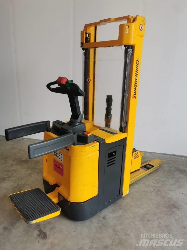 Jungheinrich ERC 214 보행식 리치 지게차