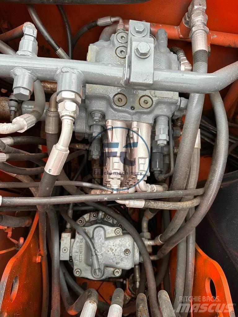 Hitachi ZX 70 소형 굴삭기 7톤 미만
