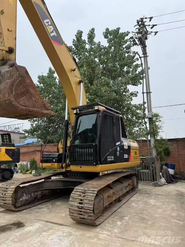 CAT 323D 대형 굴삭기 29톤 이상