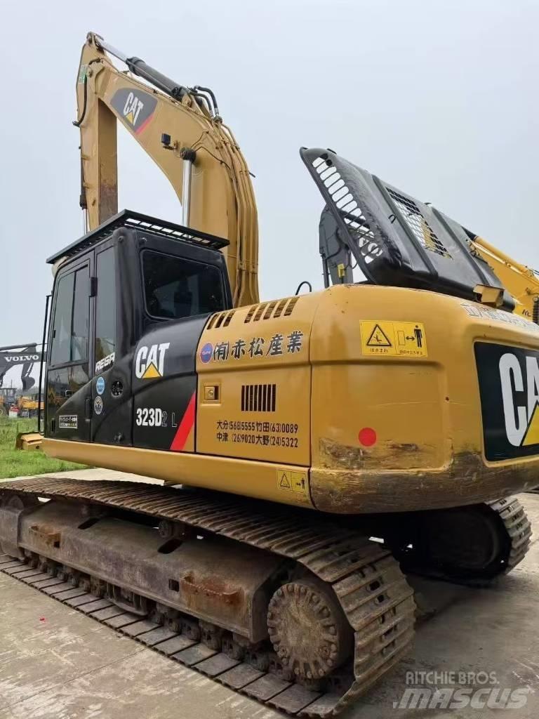 CAT 323D 대형 굴삭기 29톤 이상