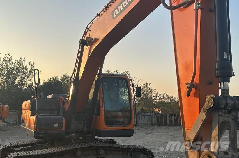 Doosan DX220 대형 굴삭기 29톤 이상