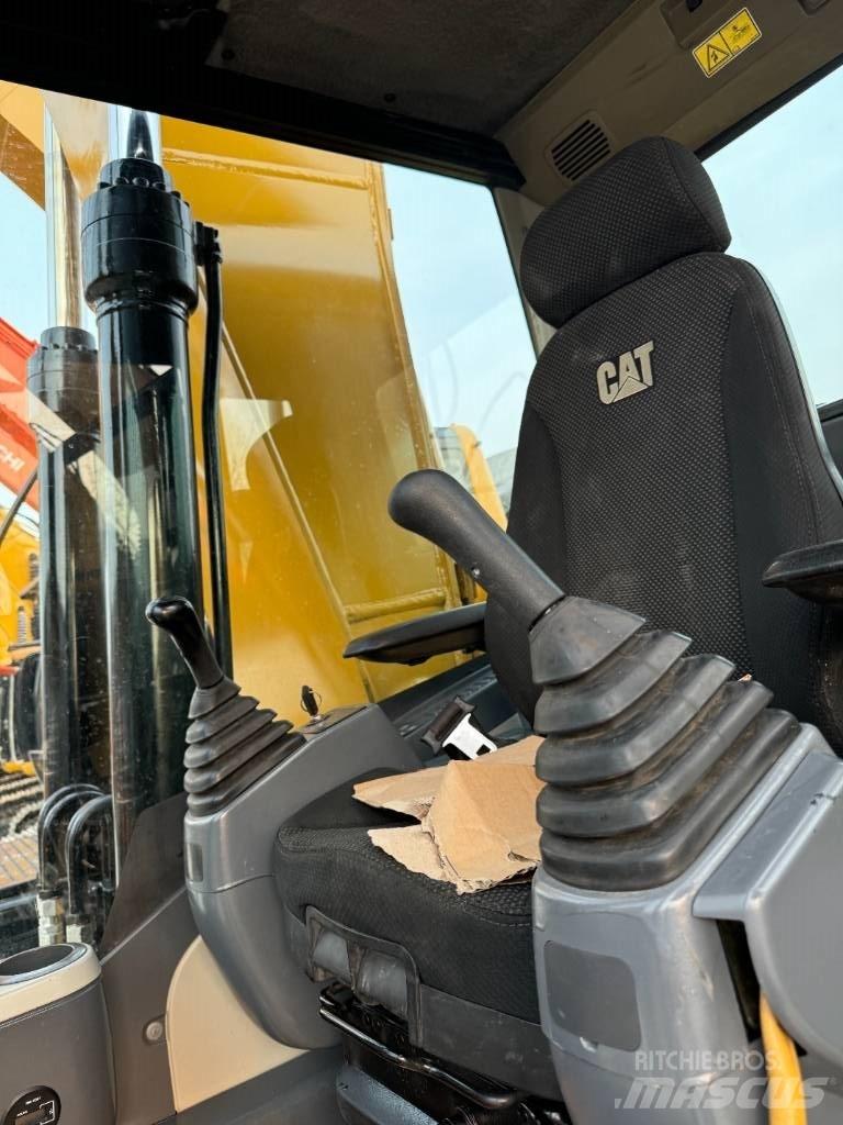 CAT 320D2 중형굴삭기 7톤-28톤