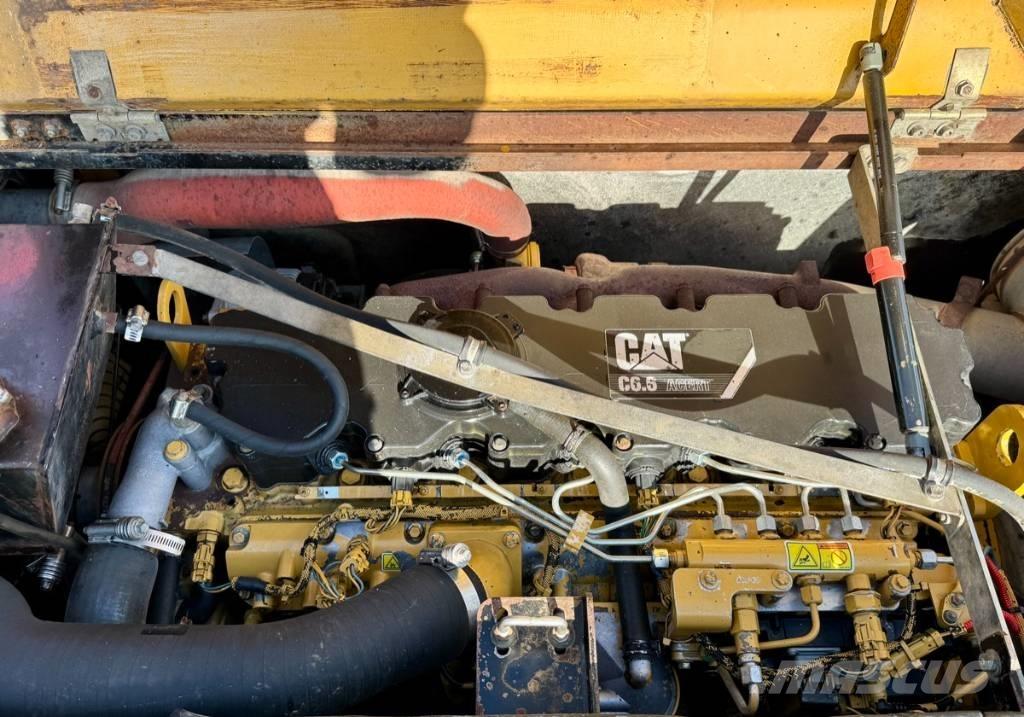 CAT M 318 D  휠 굴삭기