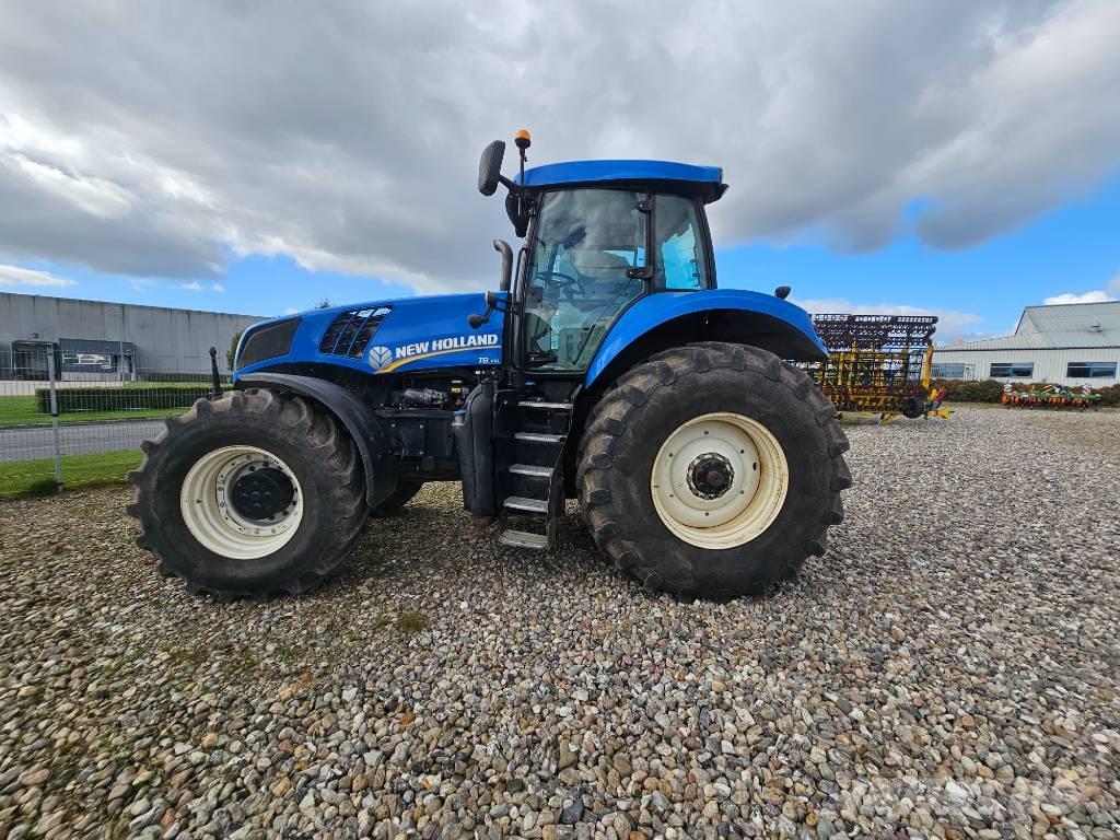 New Holland T 8.300 트랙터