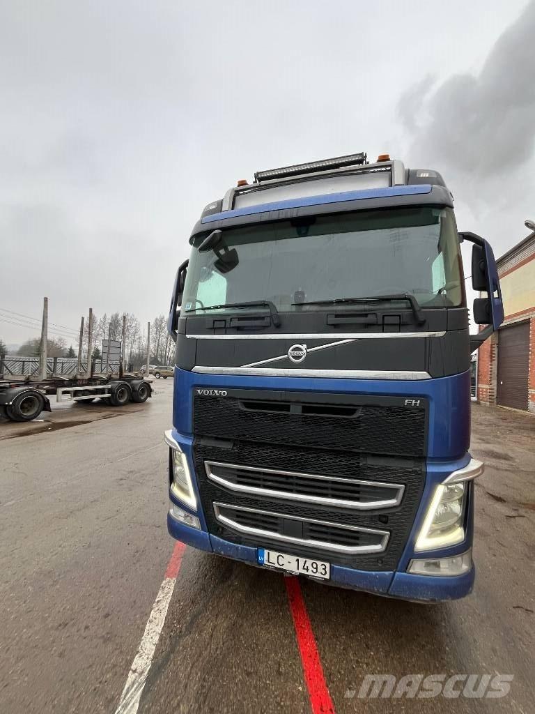 Volvo FH 목재 트럭