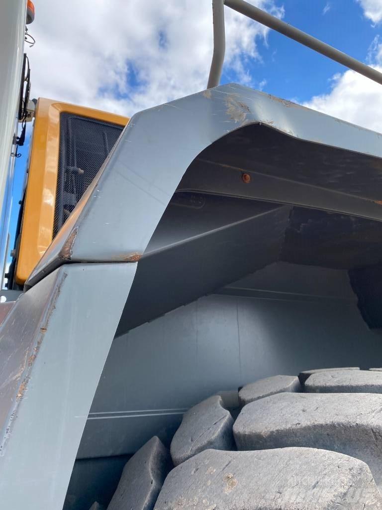 Liebherr L 586  휠로우더