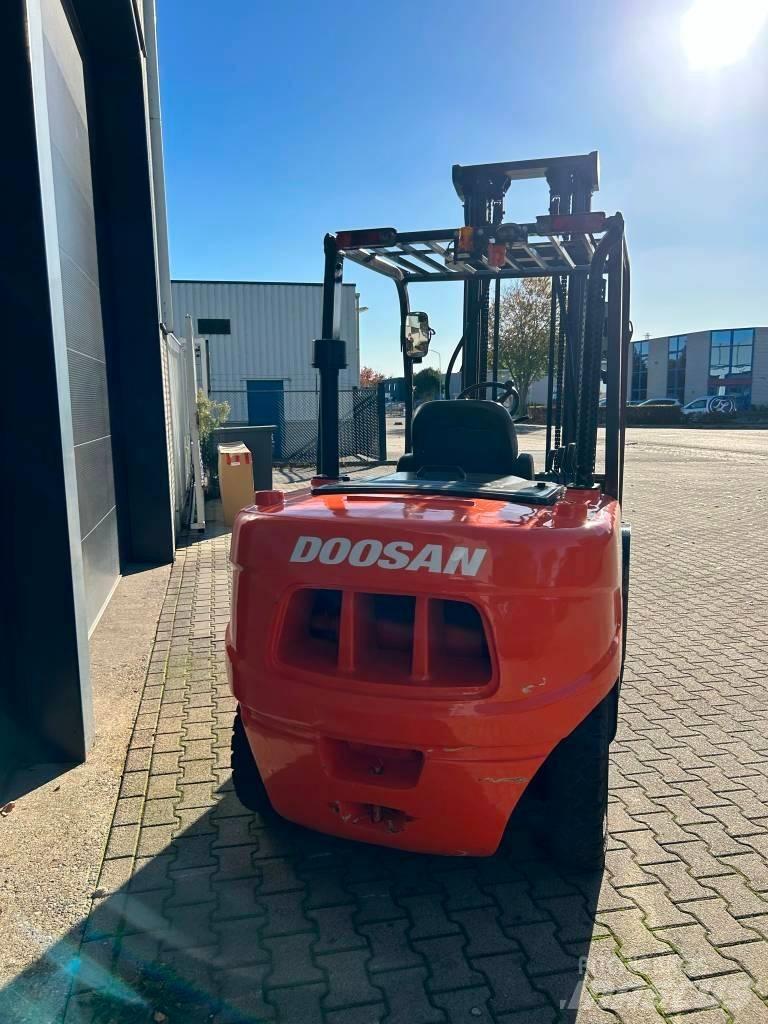Doosan D50C-5 디젤 지게차
