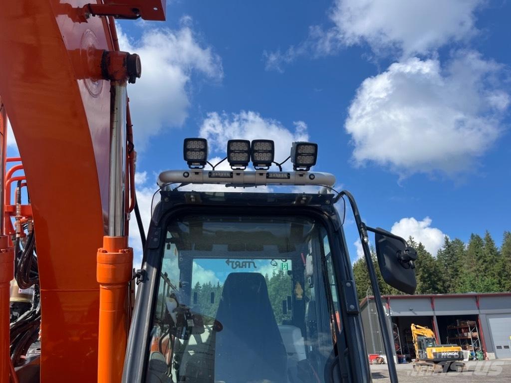 Hitachi ZX 135 US-6 대형 굴삭기 29톤 이상