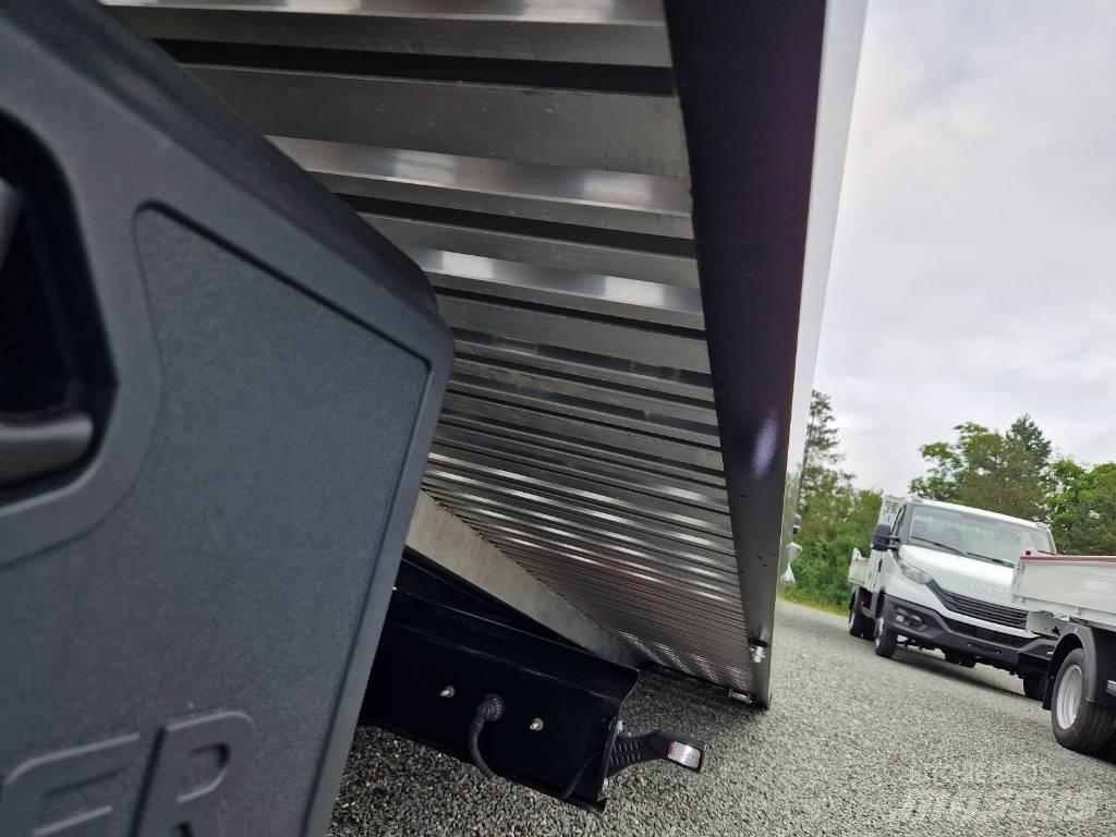 Nissan 35.13 패널 화물차