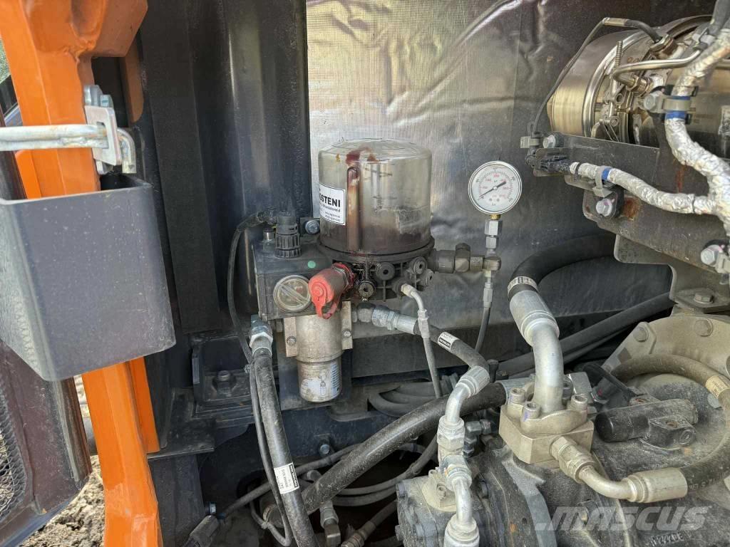 Develon DX 85 R-7 중형굴삭기 7톤-28톤