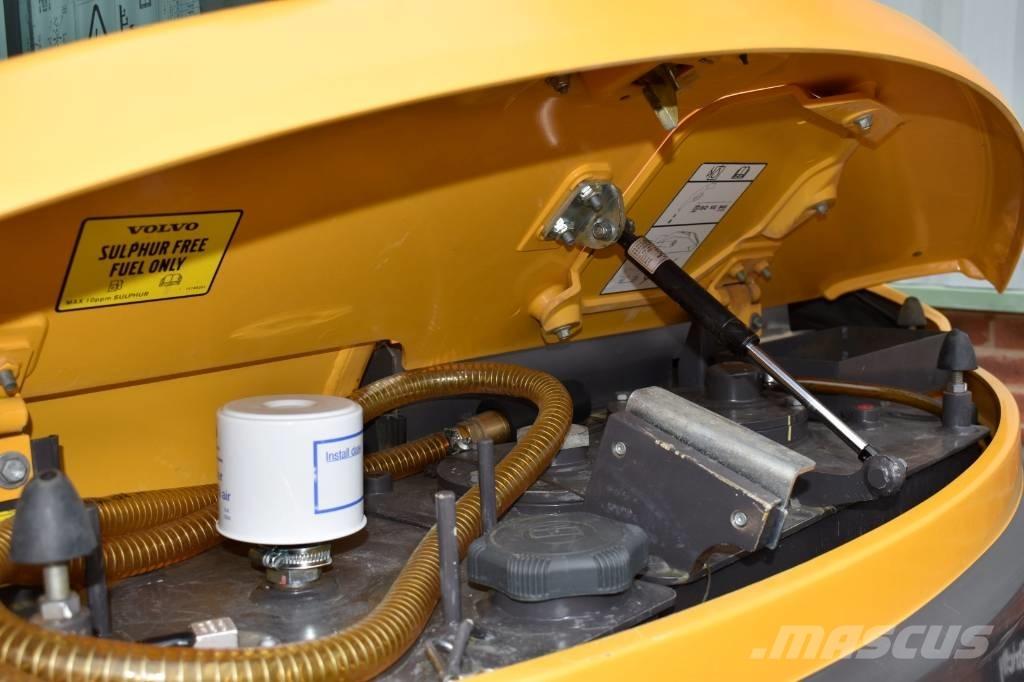 Volvo ECR 88 D 중형굴삭기 7톤-28톤