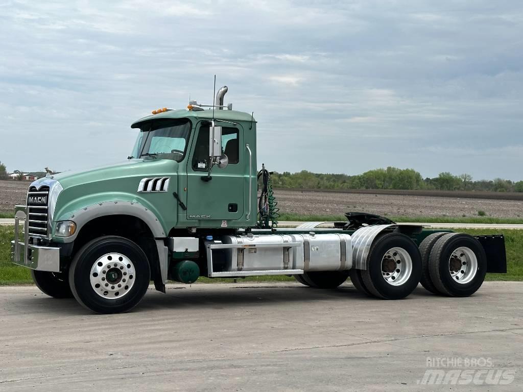 Mack GU713 트랙터 유닛