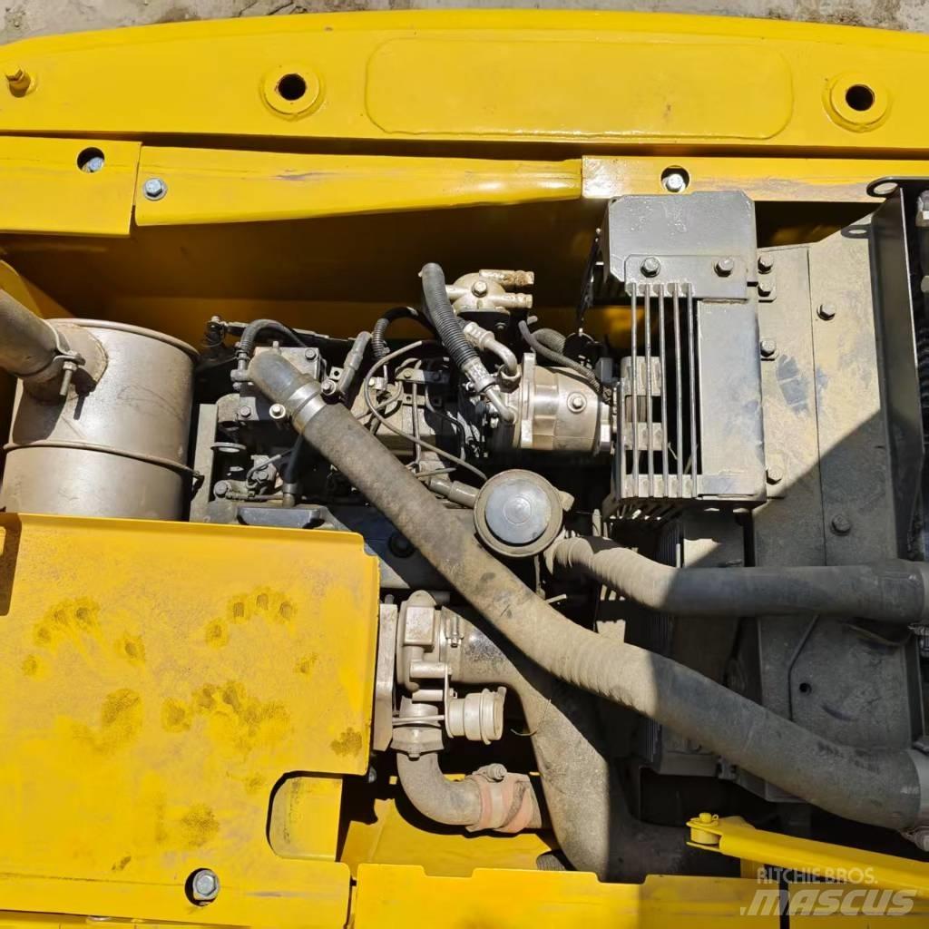 Komatsu PC 130 대형 굴삭기 29톤 이상