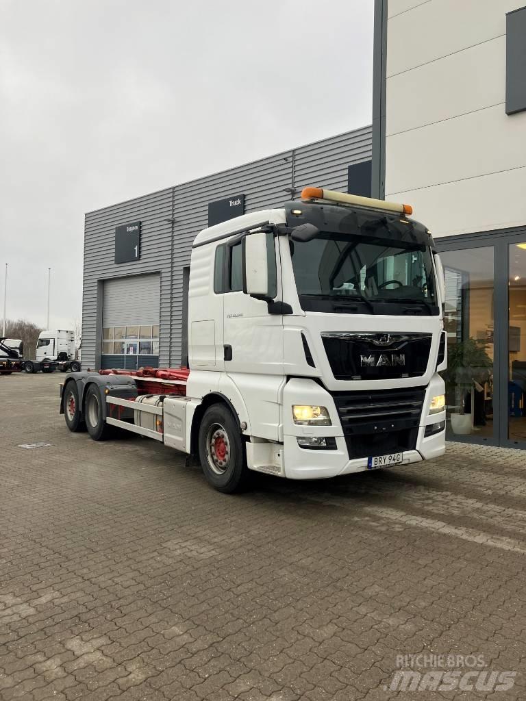 MAN TGX 26.500 6X2 훅 리프트 트럭