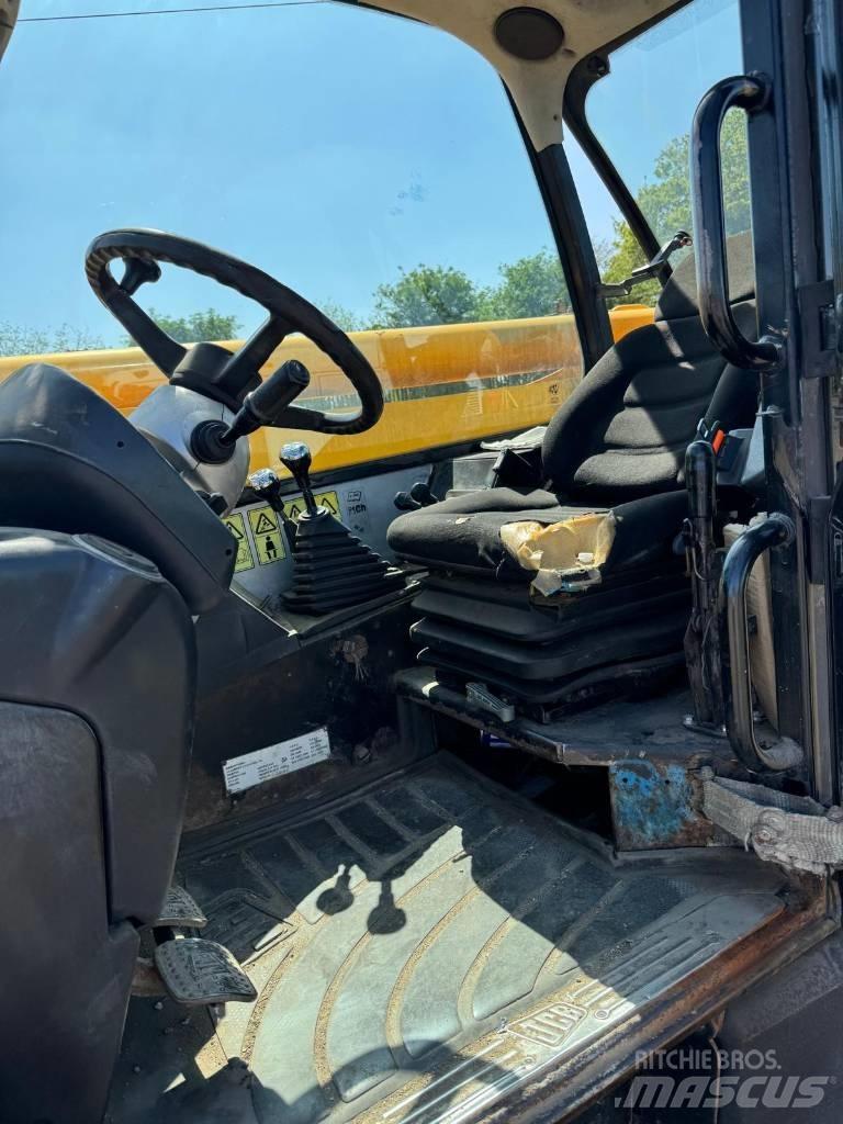 JCB 535-125 텔러 핸들러