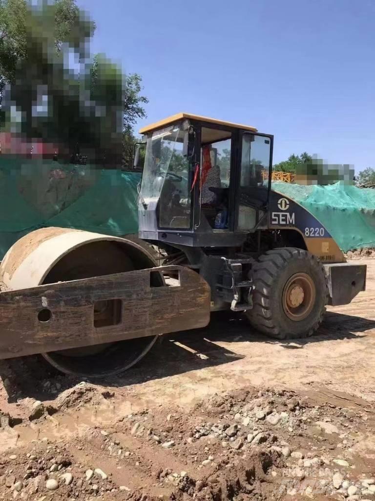 SEM 8220 compactor 싱글 드럼 롤러