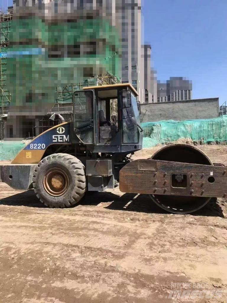 SEM 8220 compactor 싱글 드럼 롤러