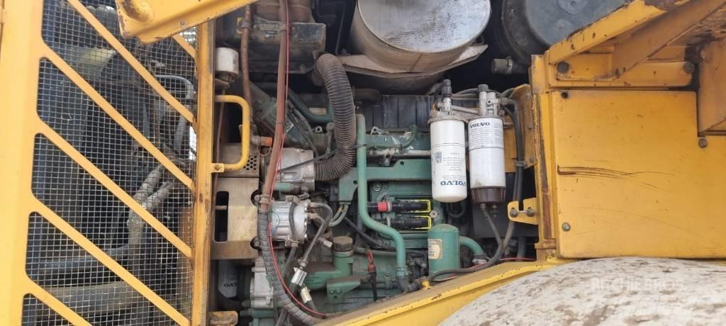 Volvo L 220 E  휠로우더