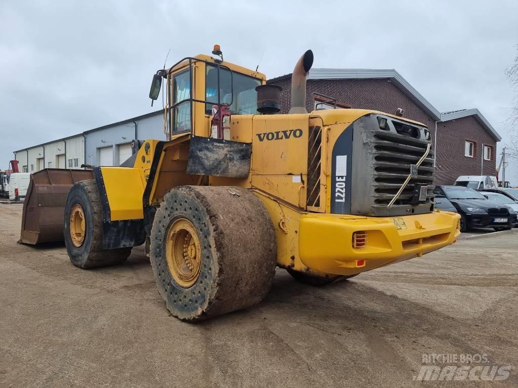 Volvo L 220 E  휠로우더