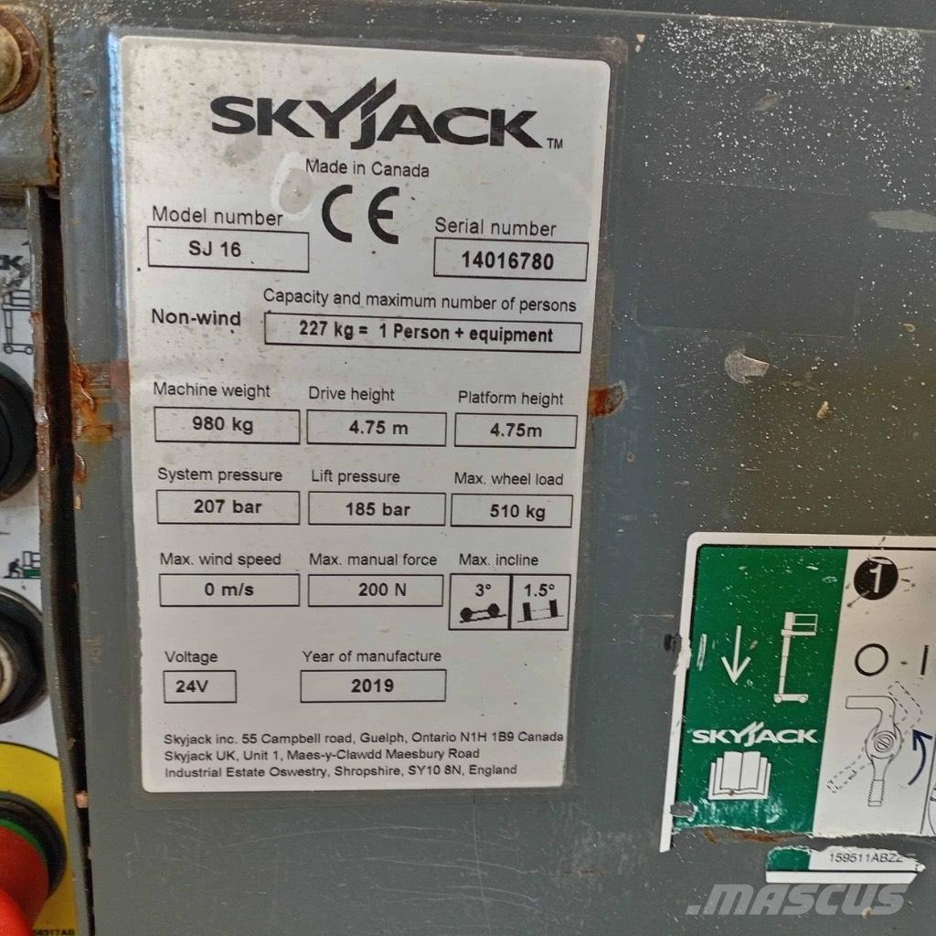 SkyJack SJ 16 인원/화물 앨리베이터