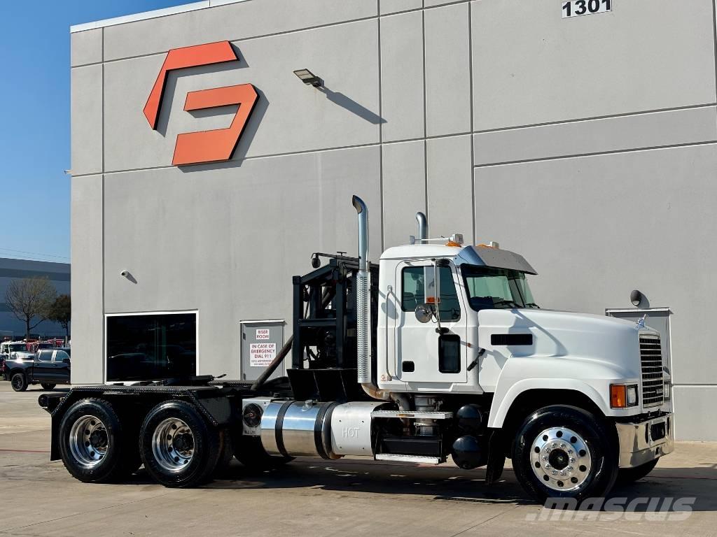 Mack CHU 613 회수 차량