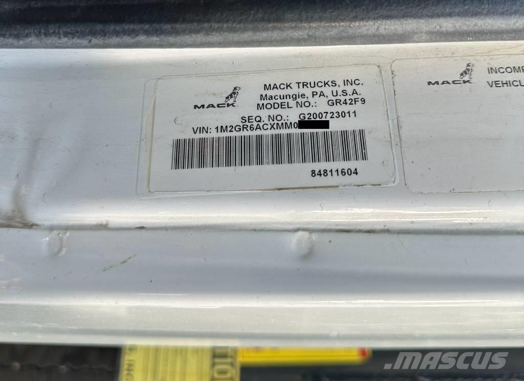 Mack GR 42 F9 덤프 트럭