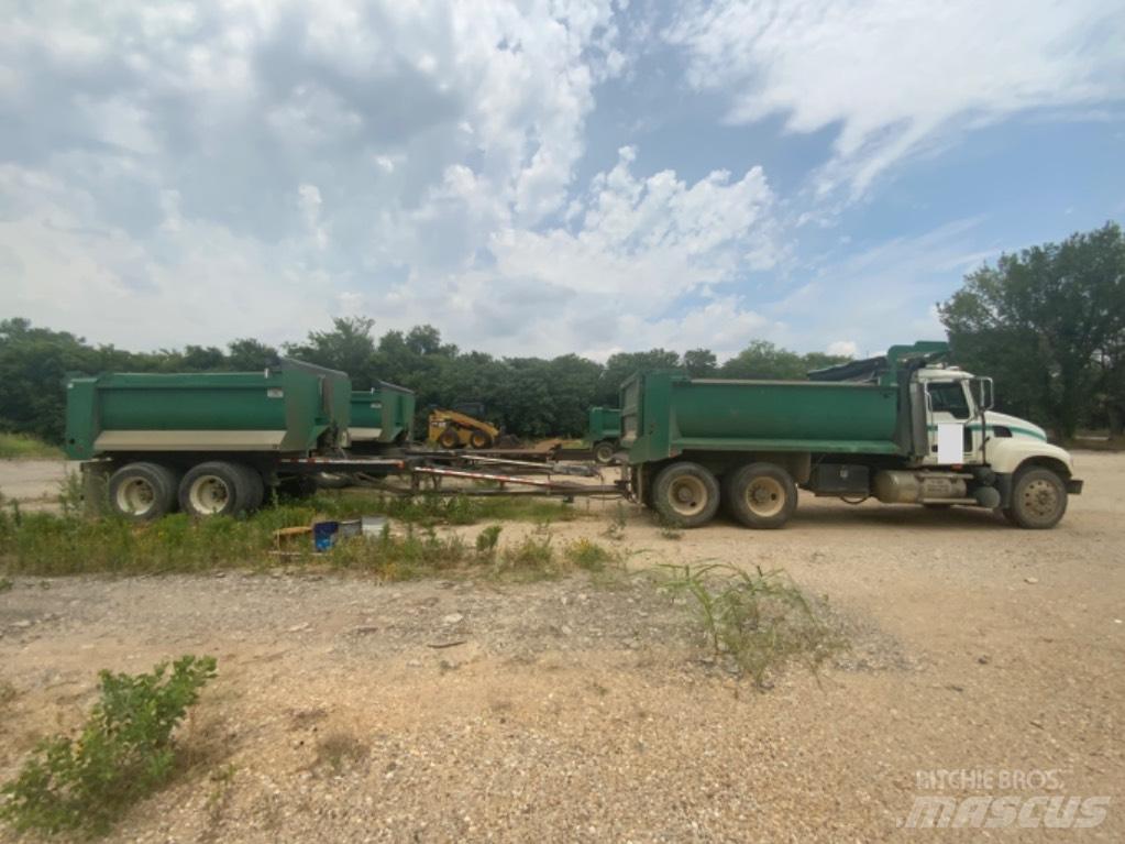 Mack Granite CV 713 덤프 트럭