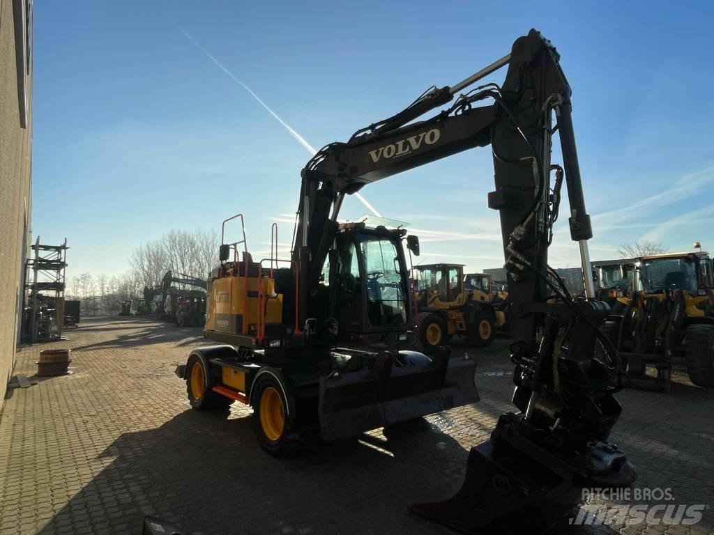 Volvo EWR130E  휠 굴삭기