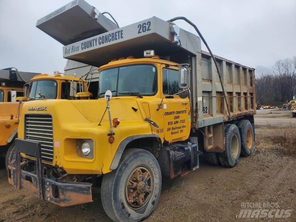 Mack DM690SX 덤프 트럭