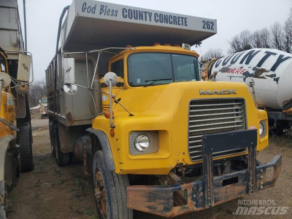Mack DM690SX 덤프 트럭