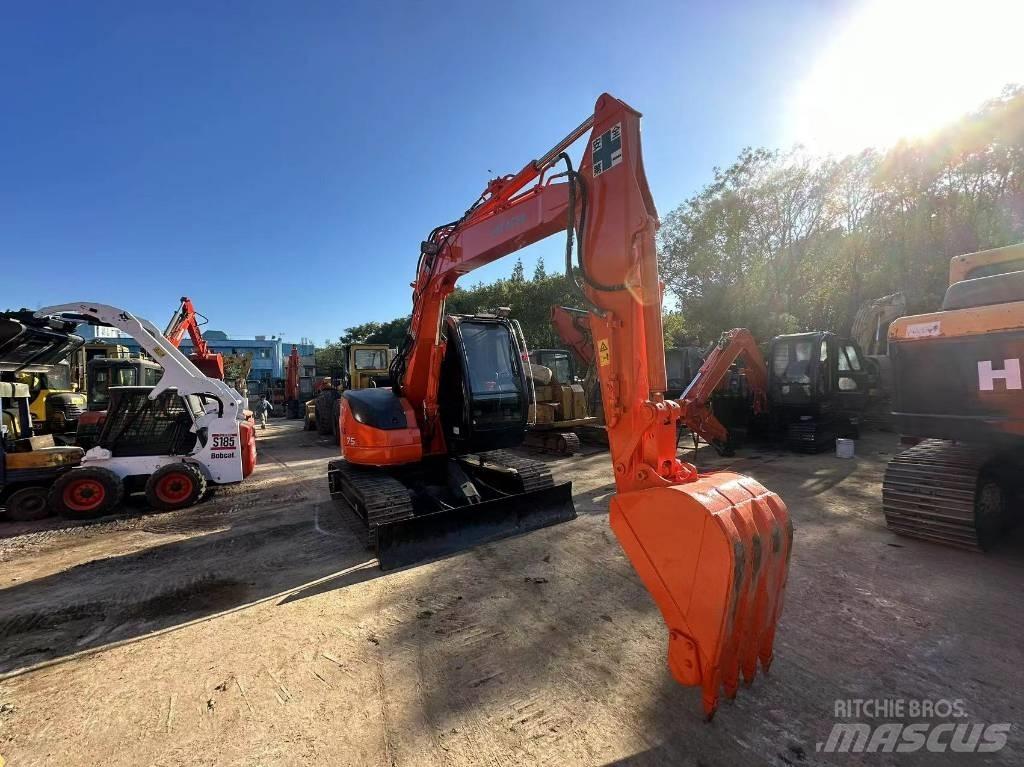 Hitachi ZX 75 중형굴삭기 7톤-28톤