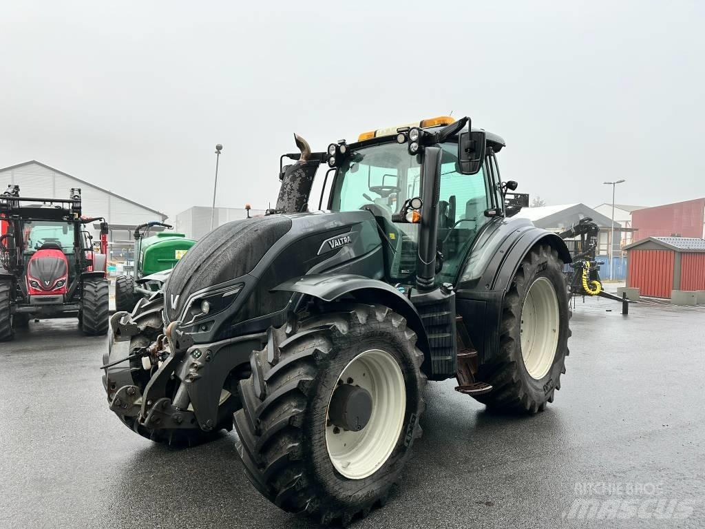 Valtra T 214 D 트랙터