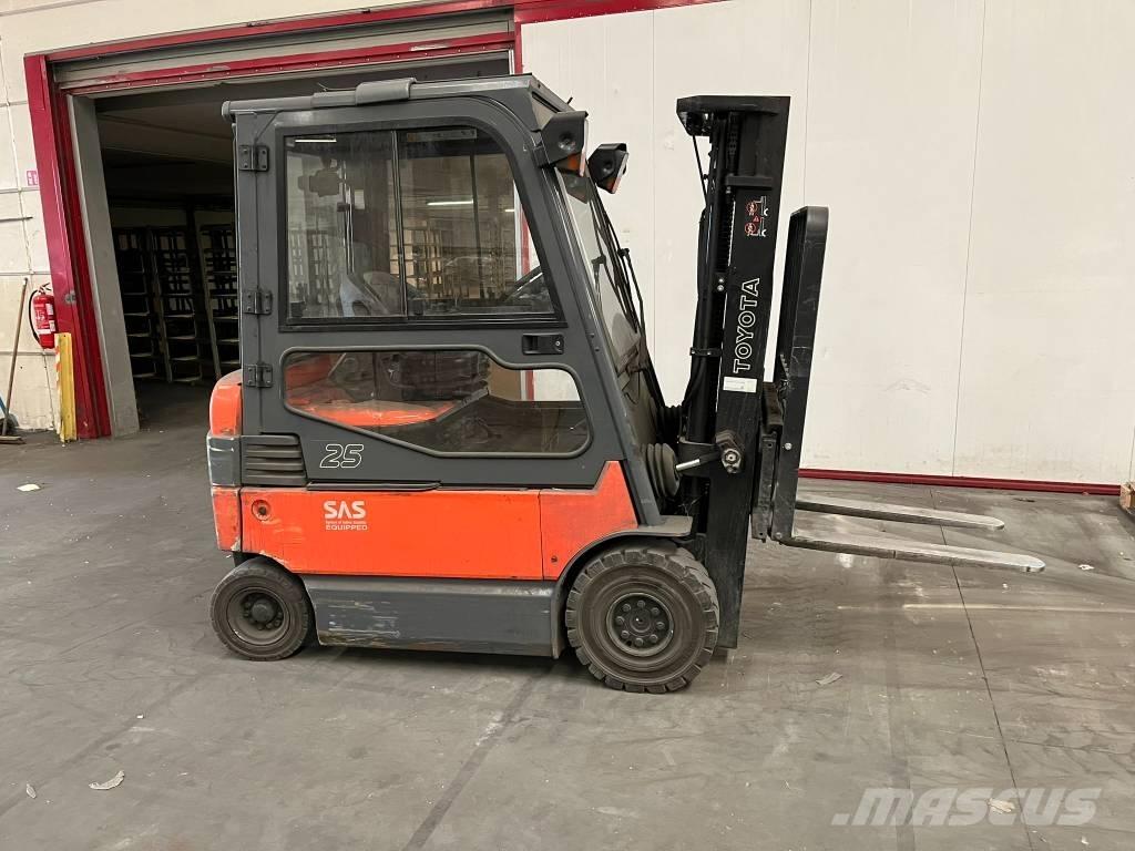 Toyota 7 FBMF 25 전동 지게차