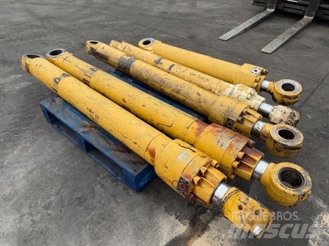 CAT 325 D 유압식 기계
