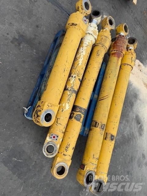CAT 325 D 유압식 기계