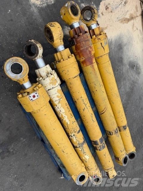 CAT 325 D 유압식 기계