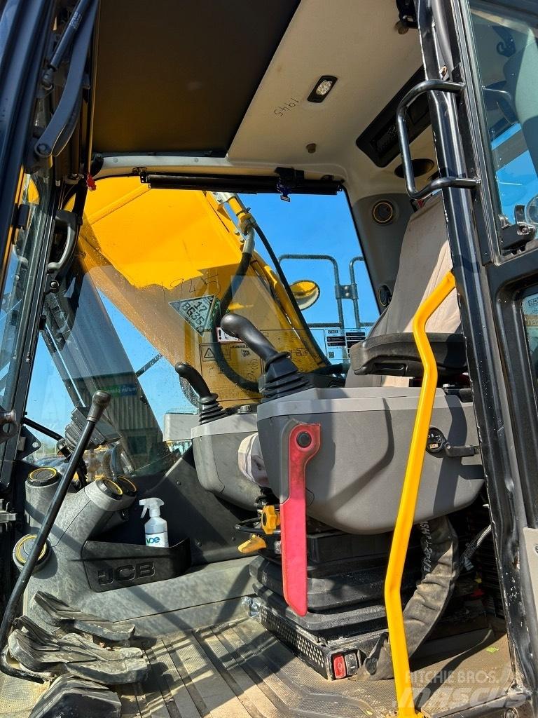 JCB 220X L 대형 굴삭기 29톤 이상