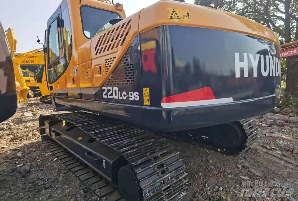Hyundai R220LC-9S  휠 굴삭기