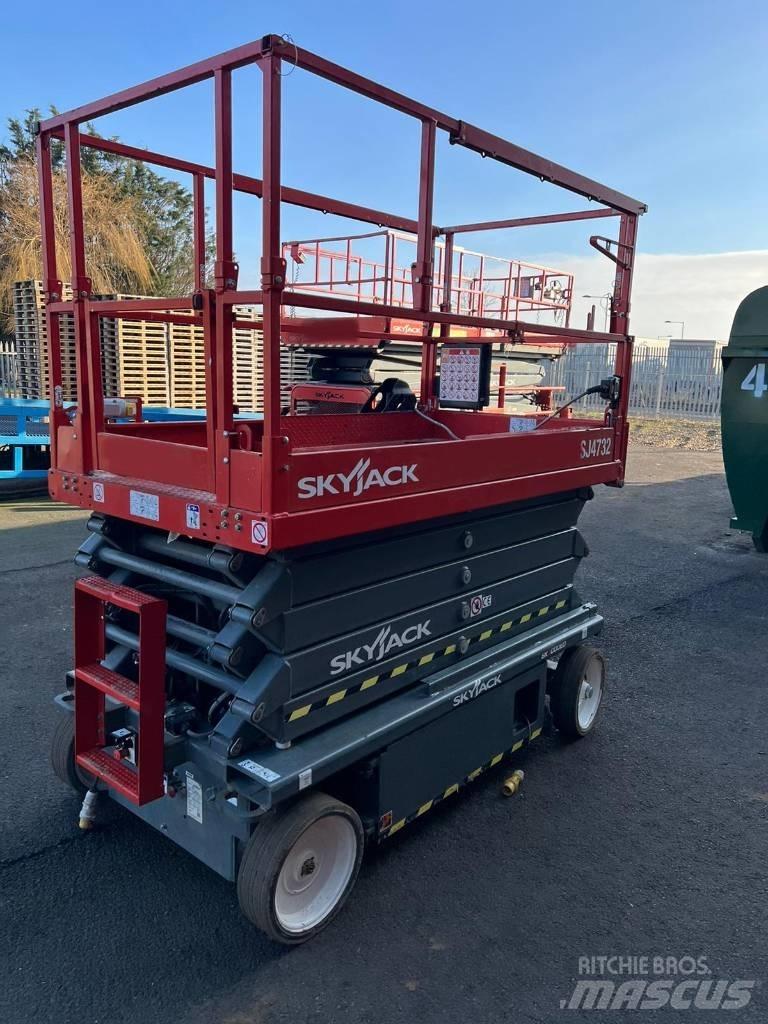 SkyJack SJ 4732 가위형 리프트