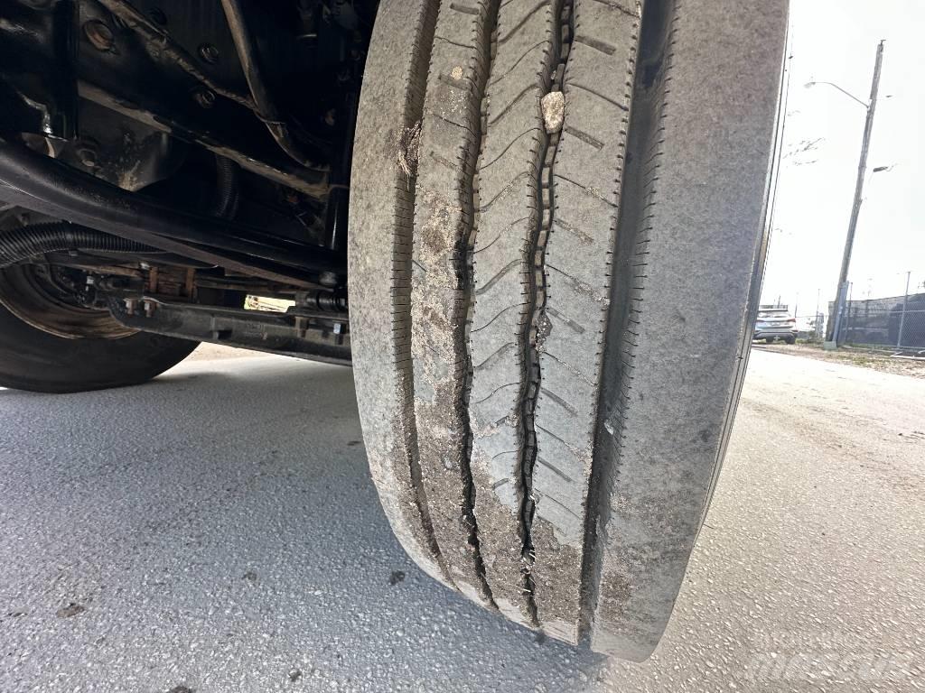 Ford F 750 XLT 탱커 트럭