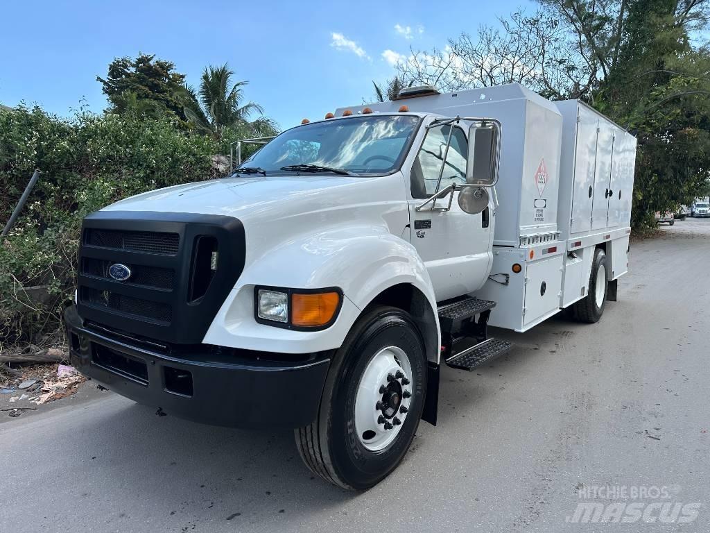 Ford F 750 XLT 탱커 트럭