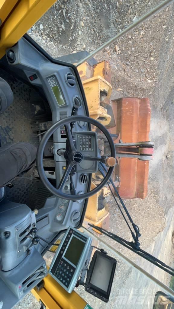 Volvo L 180 C  휠로우더