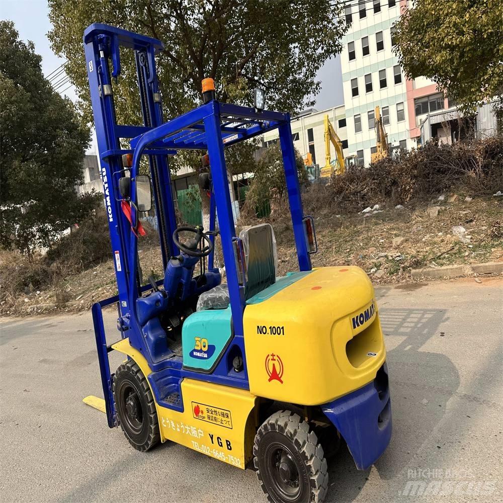 Komatsu FD30-14 디젤 지게차