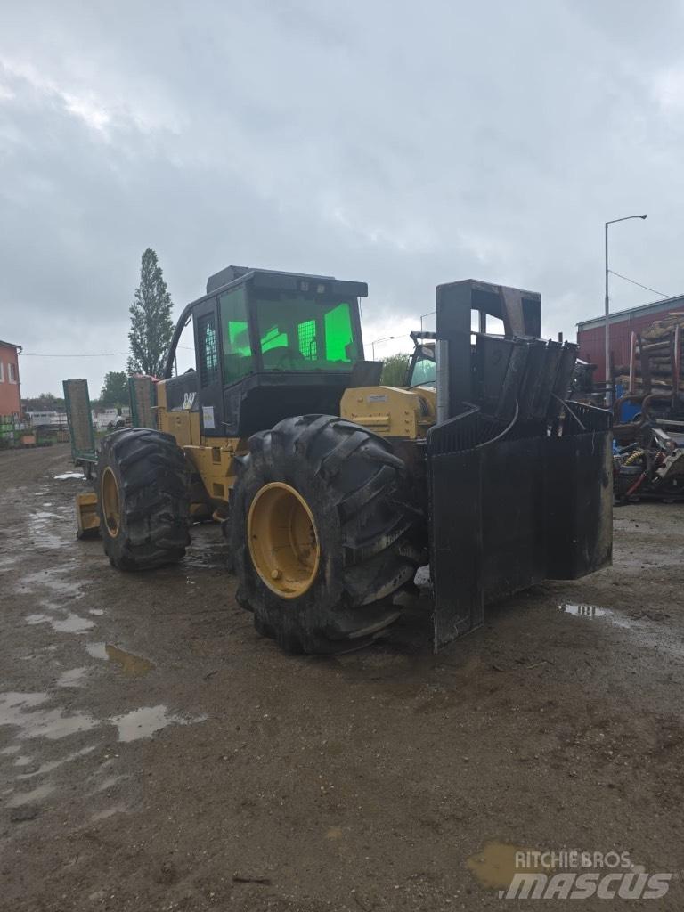 CAT 525 C 목재스키더