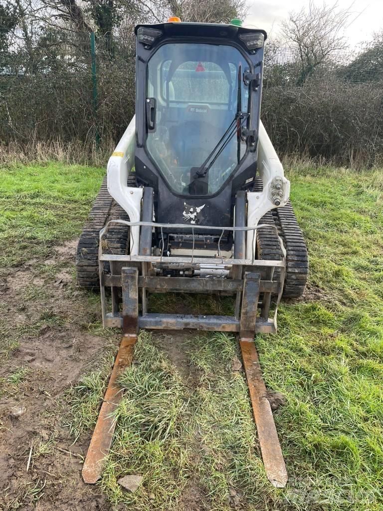 Bobcat T 66 R  스키드로더