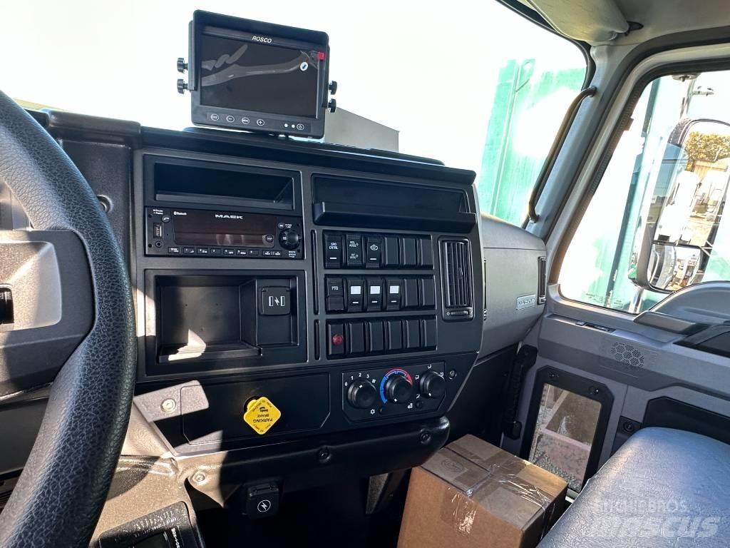 Mack MD6 폐기물 수거 트럭