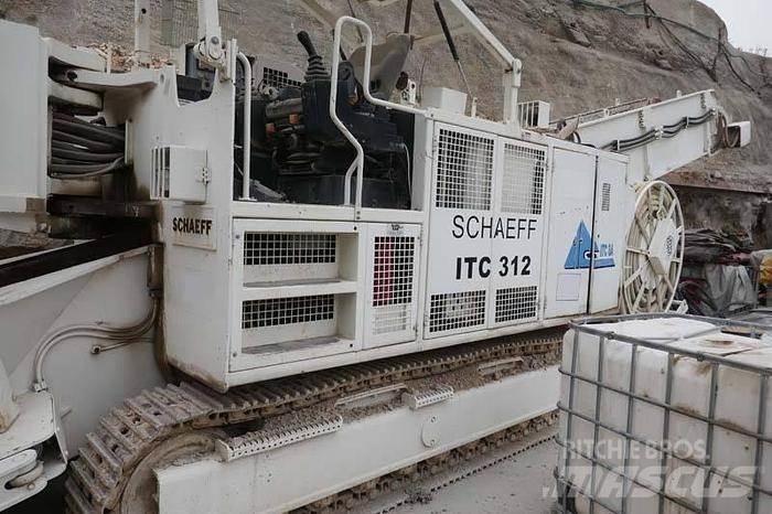 Schaeff ITC312 도로 굴착기