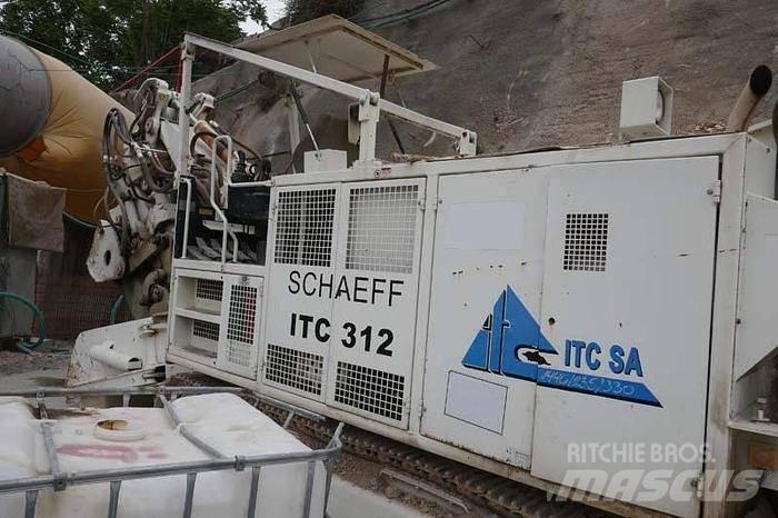 Schaeff ITC312 도로 굴착기