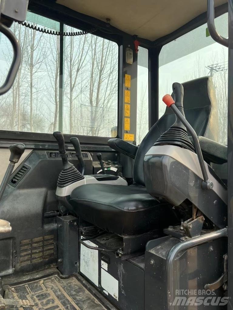 Komatsu PC58 중형굴삭기 7톤-28톤